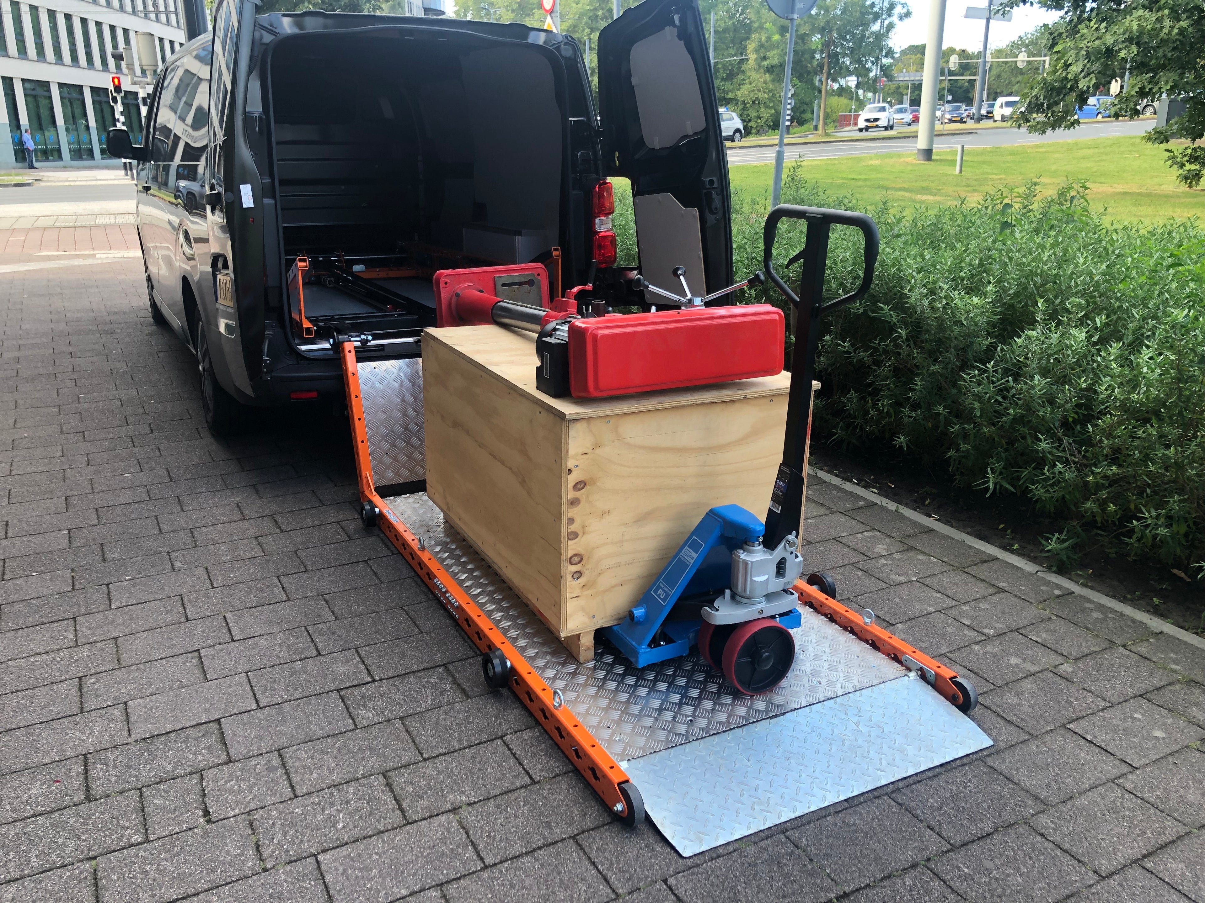 GLS 100 Cargo Loader (Van Model)